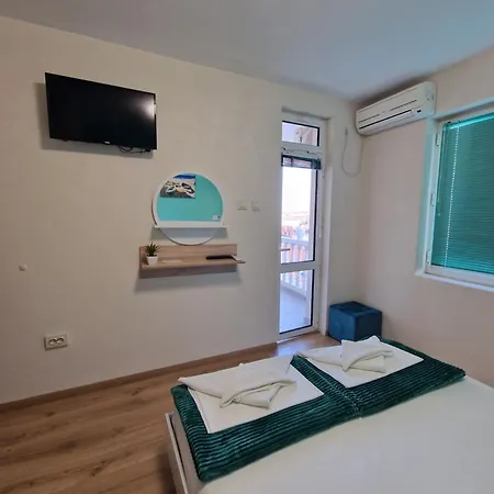 Exotic בית הארחה 3*